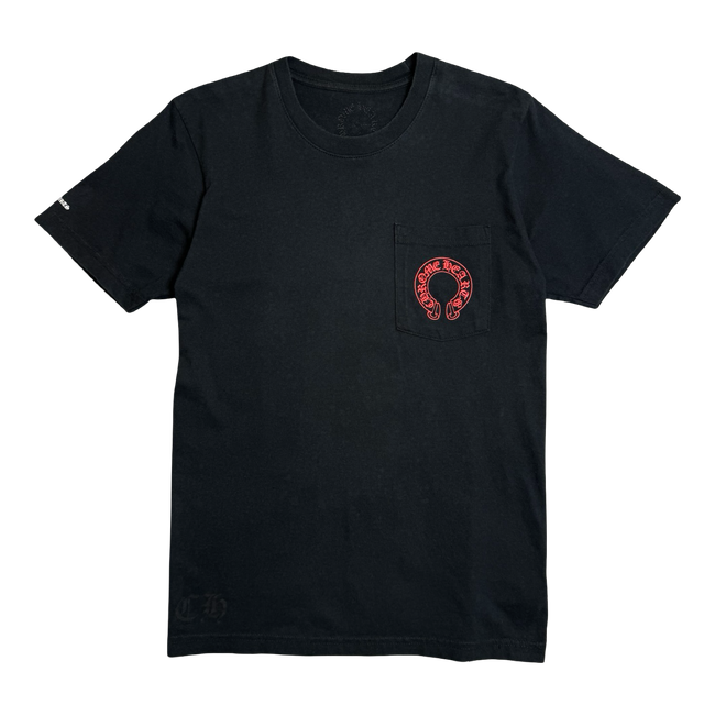 Chrome Hearts Red Horseshoe Cemetery Cross Pocket Tee Black