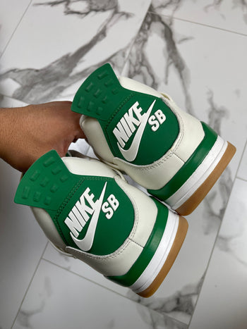 Air Jordan 4 Retro SB Pine Green (USED)