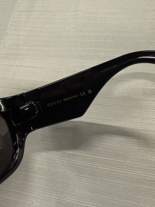 Women's Gucci GG1545S Oversized Square Sunglasses | Vitnage Clothing Store Canada
