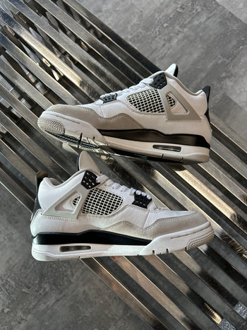 Air Jordan 4 Retro Military Black (USED)