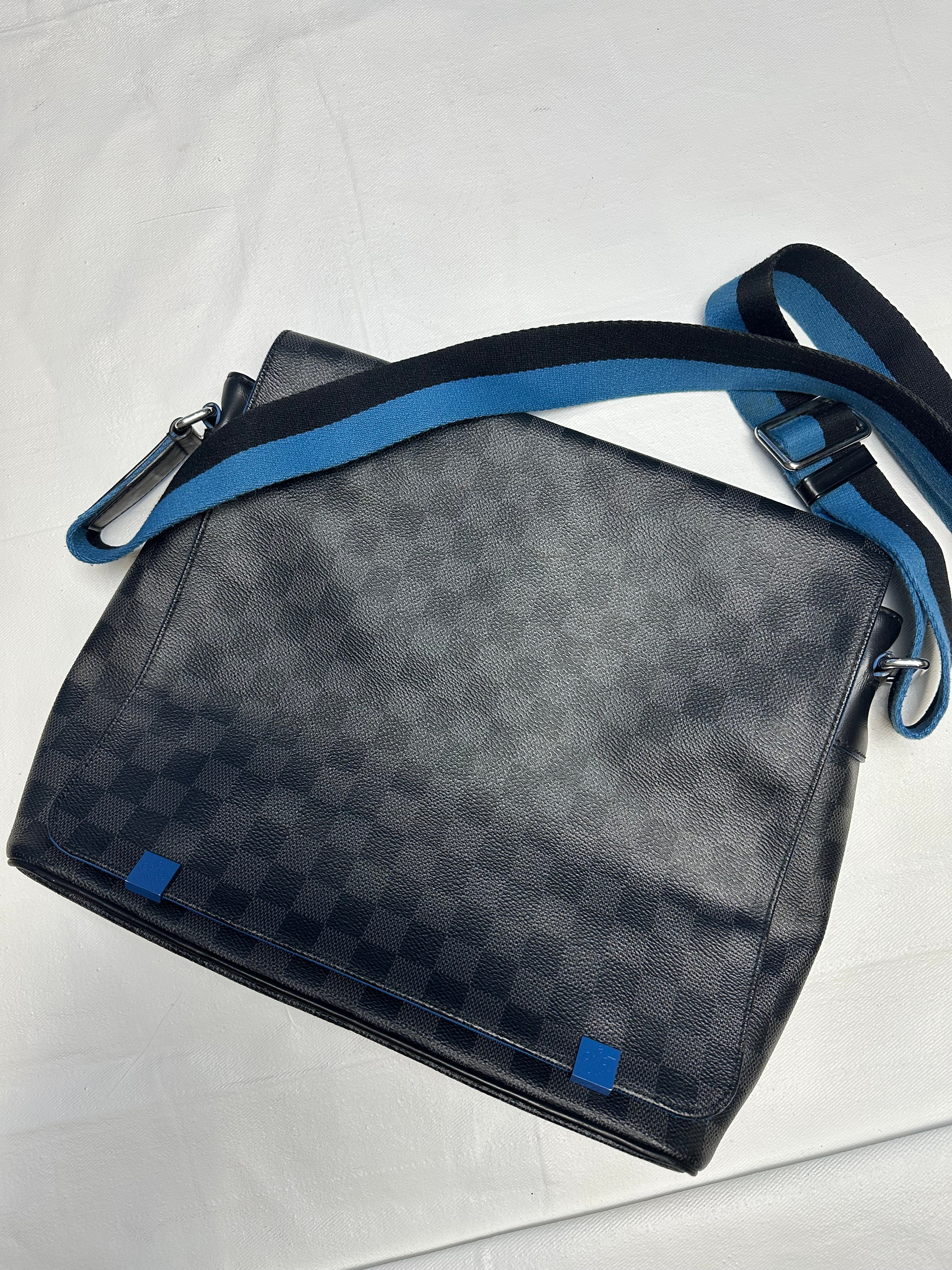 Louis Vuitton Damier Graphite District NM Messenger Black/Blue