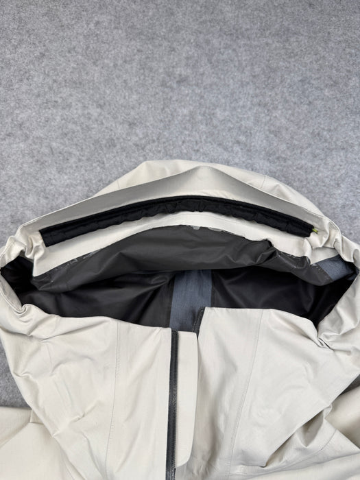 Arc'teryx Alpha SL Anorak Pullover Shell Cream (USED) | Vitnage Clothing Store Canada