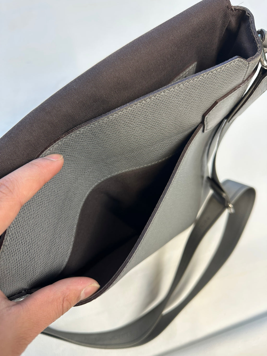 Louis Vuitton MM Messenger Bag Glacier