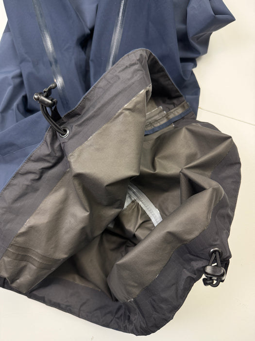 Arc'teryx Beta SL Hybrid Jacket Navy (USED) | Vitnage Clothing Store Canada