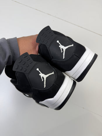 Air Jordan 4 Retro White Thunder (USED)