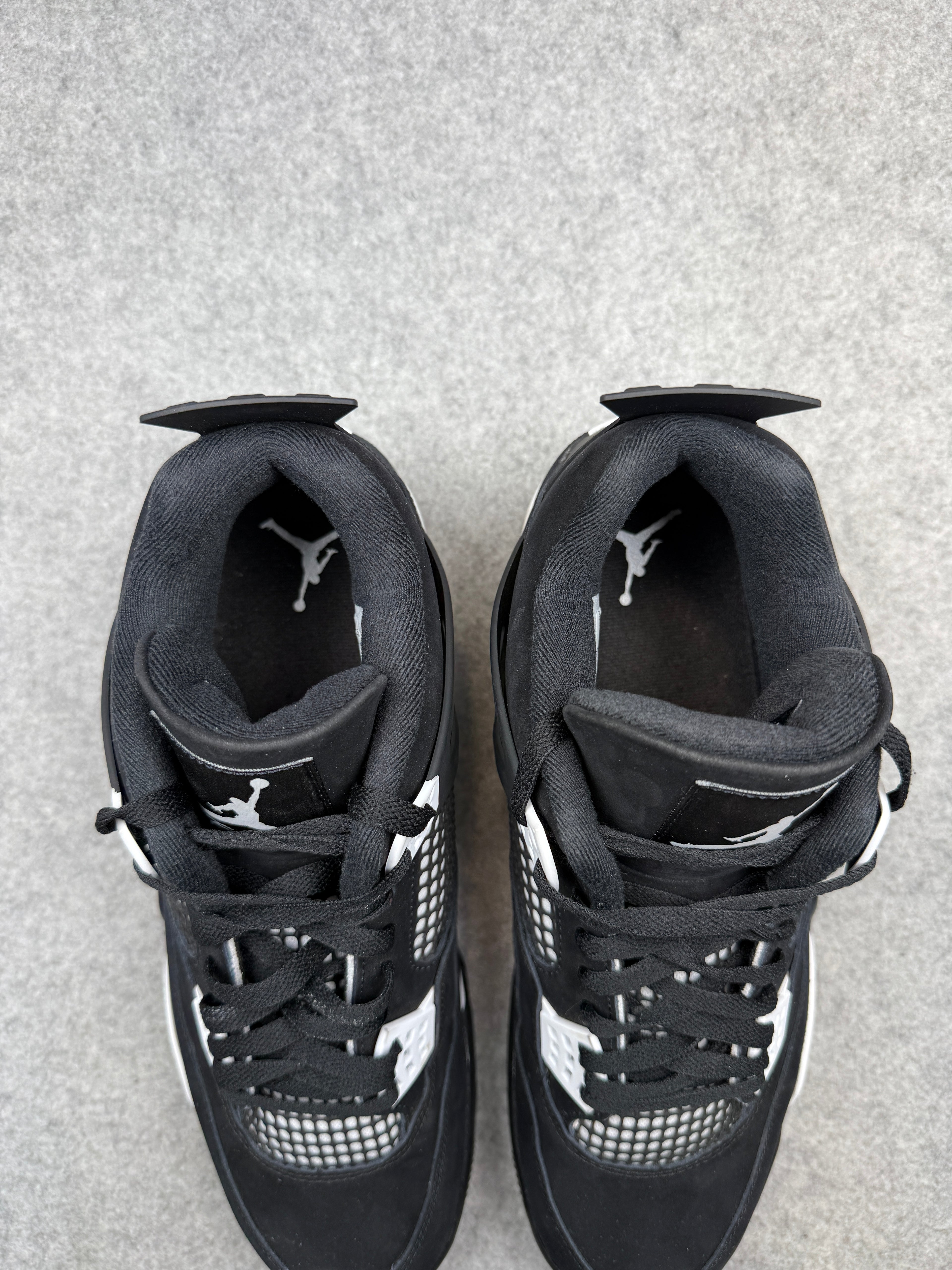Air Jordan 4 Retro White Thunder (USED)
