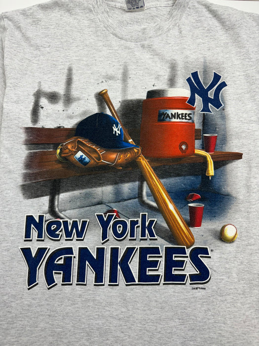 (L) Vintage 2000s New York Yankees Tee | Vitnage Clothing Store Canada