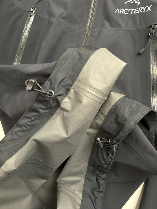 Arc'teryx Beta LT Hybrid Men's Black (USED) | Vitnage Clothing Store Canada