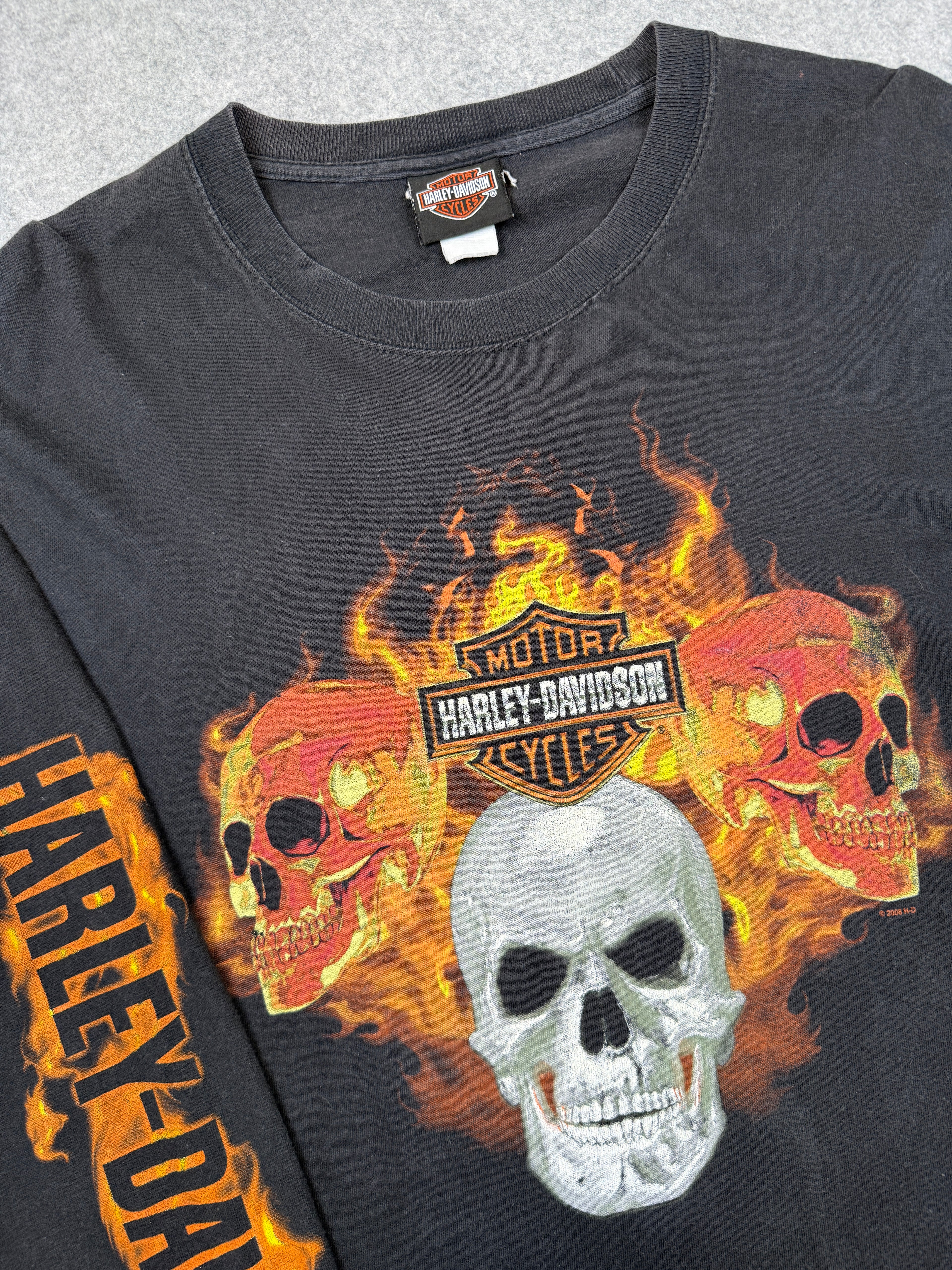 Vintage Harley Davidson Flame Sleeve Skulls L/S Tee Black