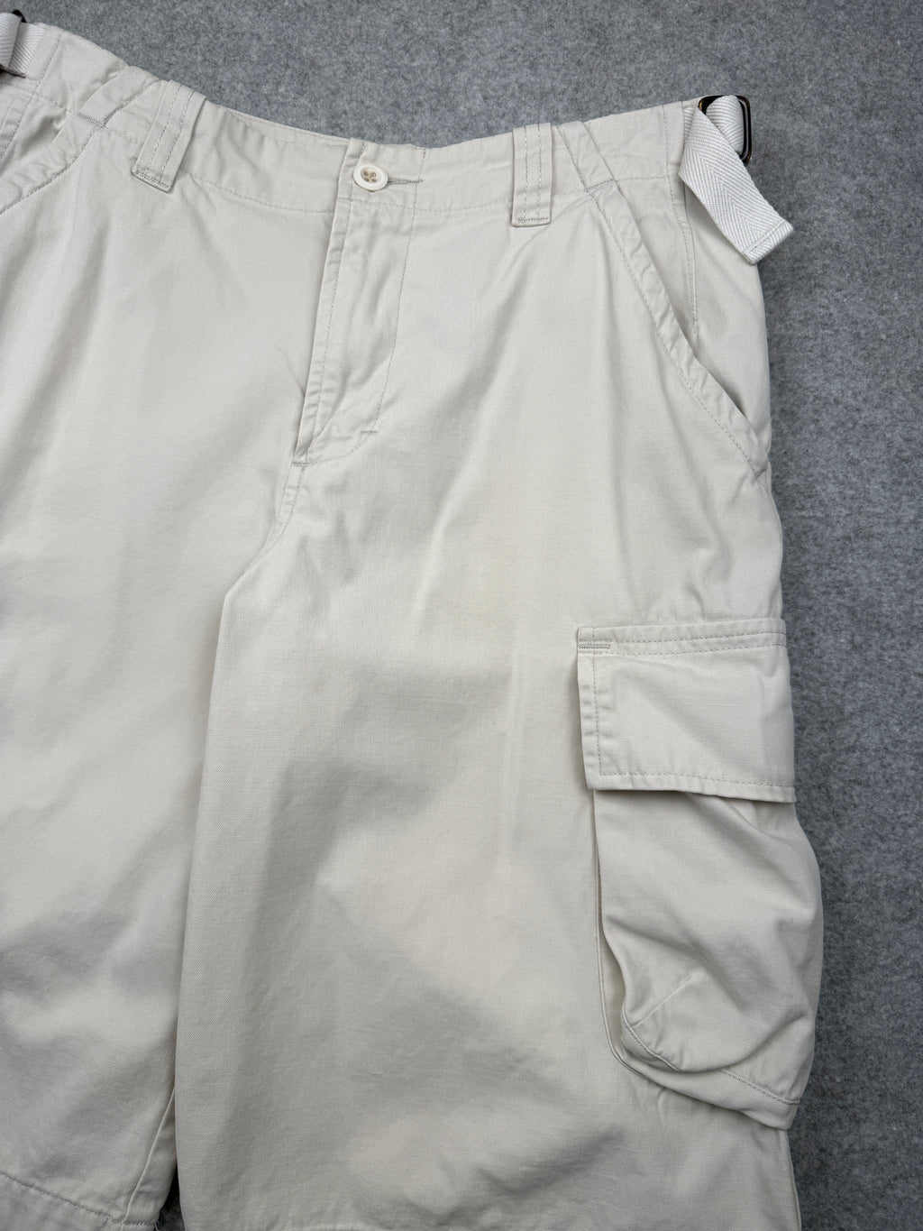 Club Monaco Cargo Shorts Off-White