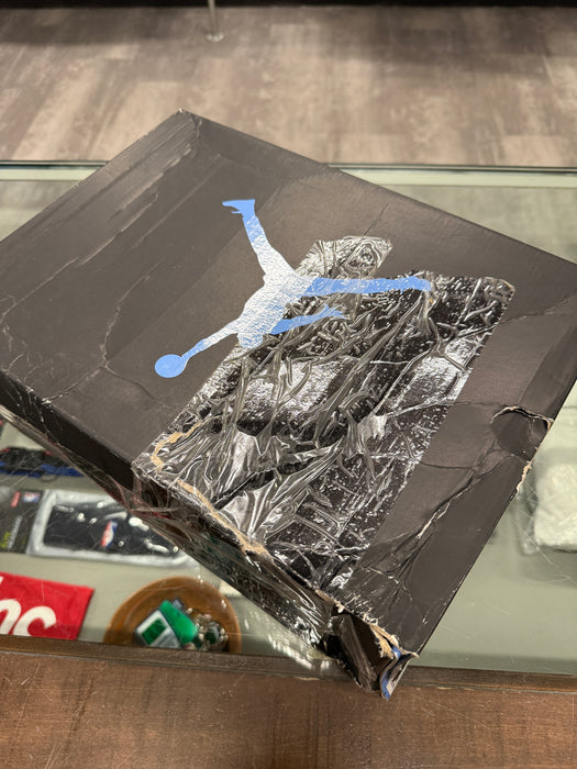 Air Jordan 5 Retro UNC University Blue (DS DAMAGED BOX) | Vitnage Clothing Store Canada
