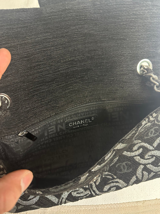 Chanel CC Flap Handbag Black | Vitnage Clothing Store Canada