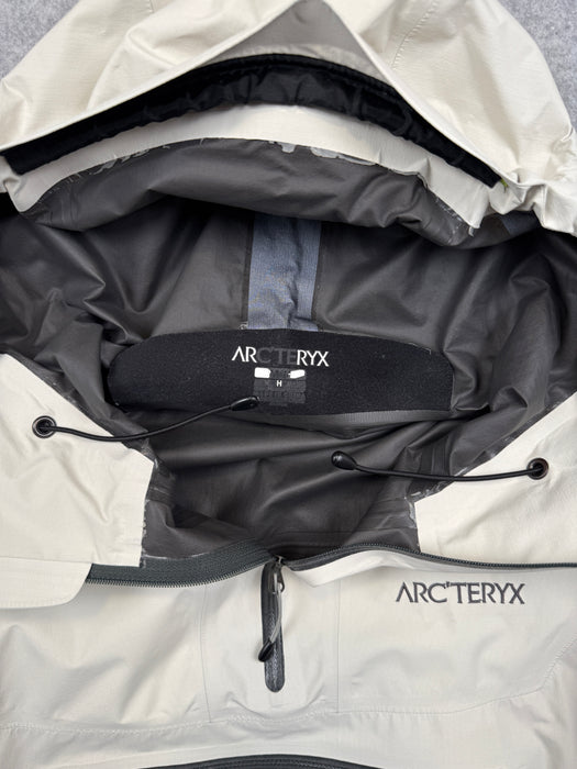 Arc'teryx Alpha SL Anorak Pullover Shell Cream (USED) | Vitnage Clothing Store Canada