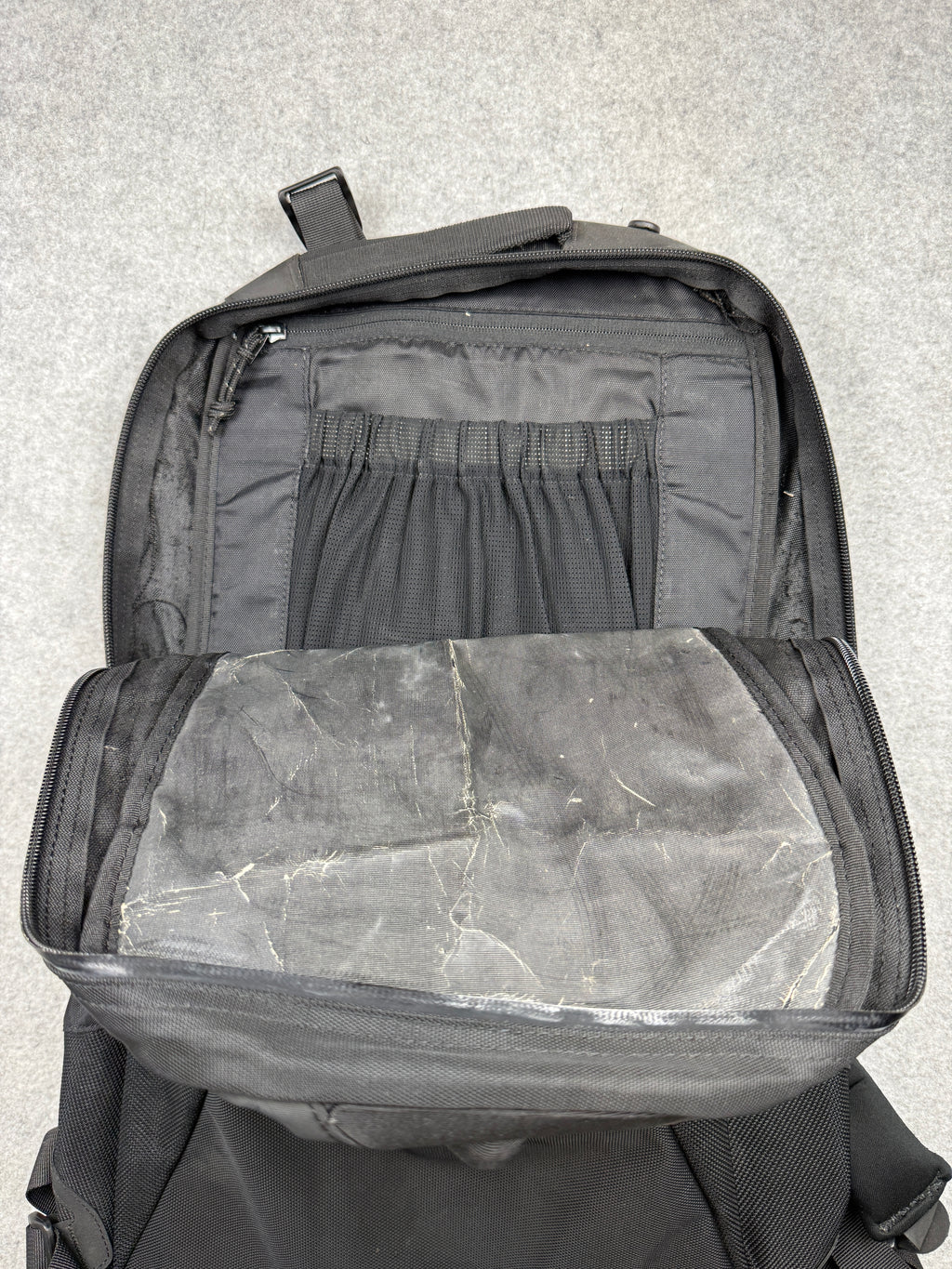 Arc'teryx Arro 22 Backpack Black/Magenta