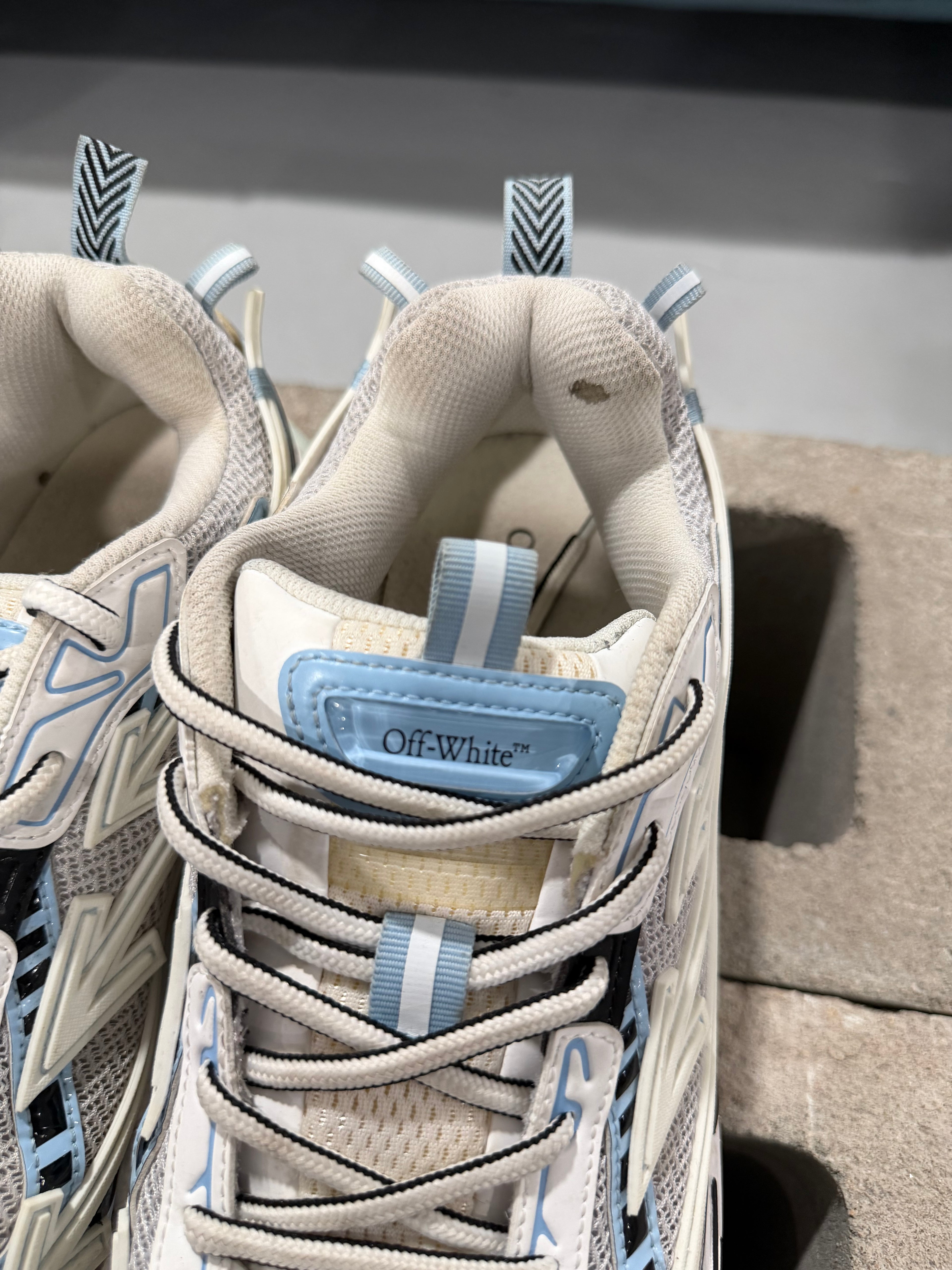 Off White Be Right Back Sneakers White/Light Blue (USED)