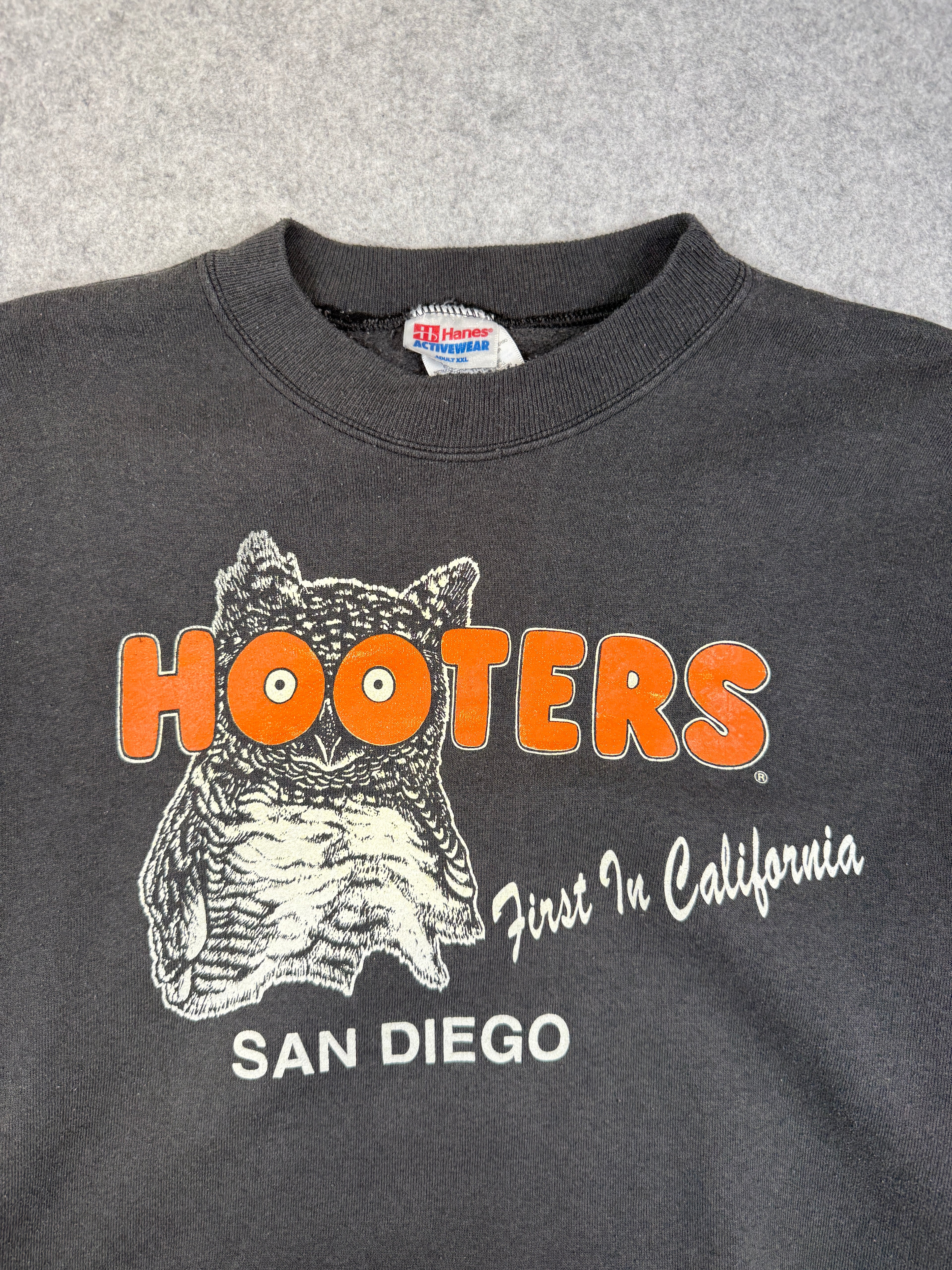 Vintage Hooters Crewneck Faded Black