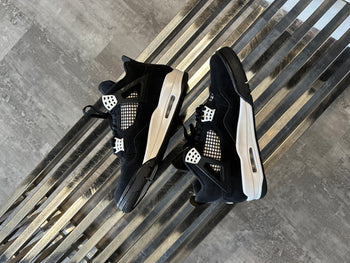 Air Jordan 4 Retro White Thunder (USED)