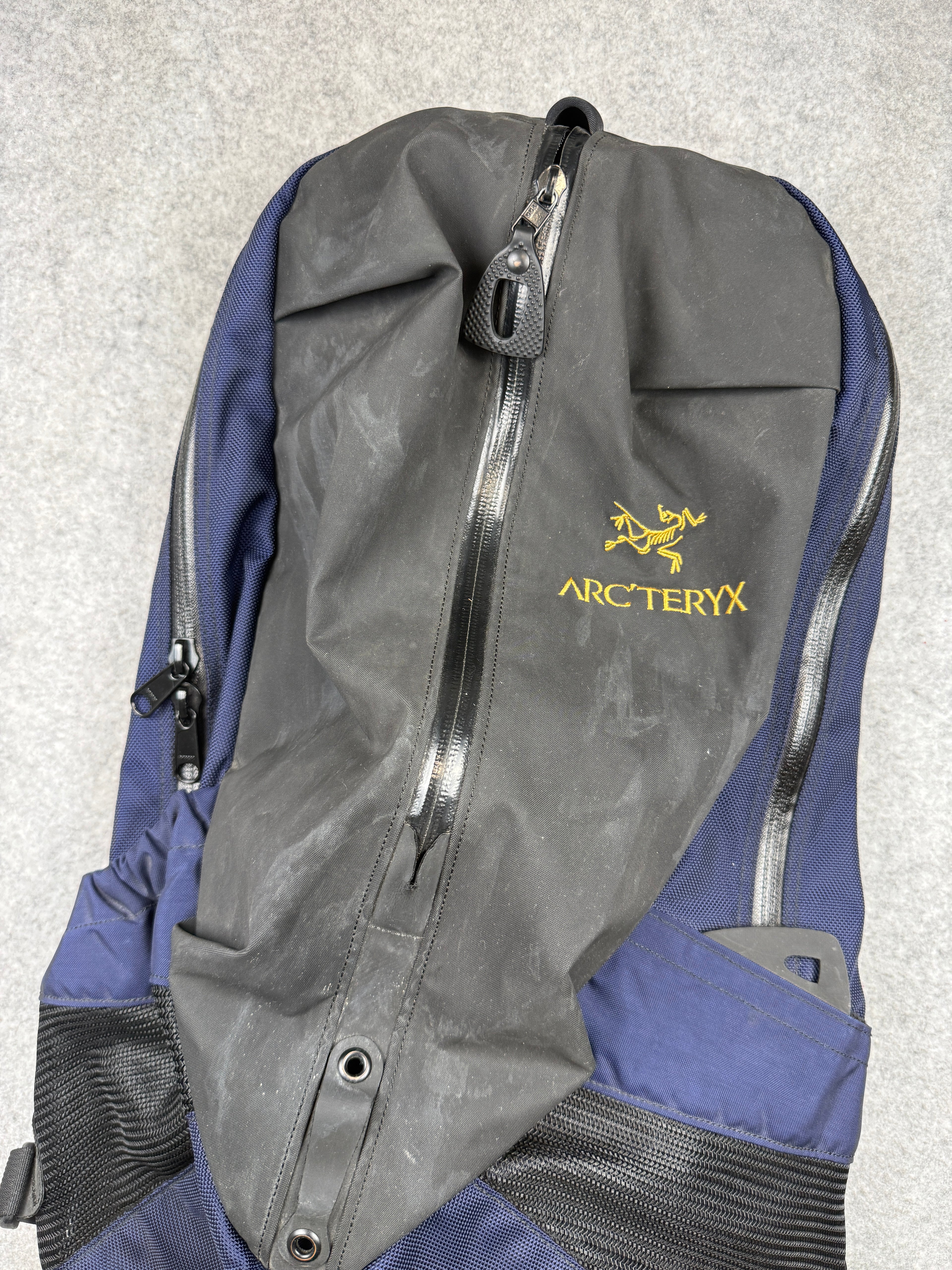 Arc'teryx x BEAMS Arro 22 Backpack Black/Navy