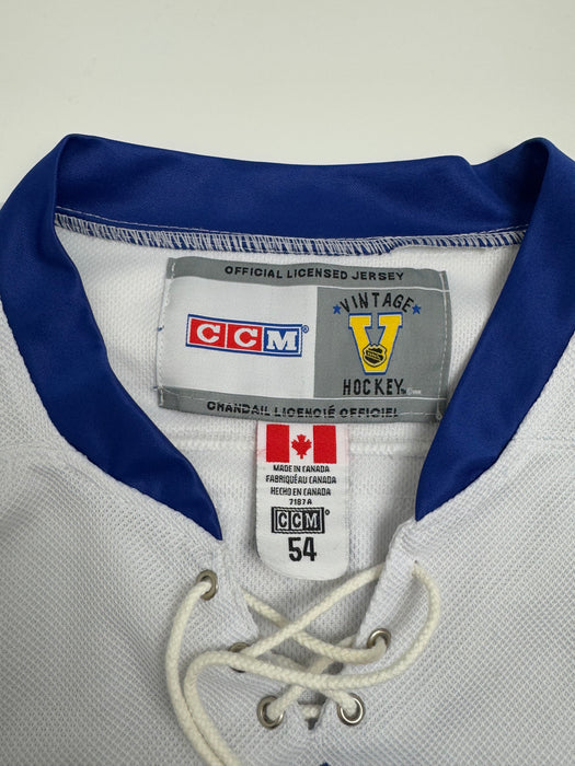 Vintage 90s NHL Toronto Maple Leafs Doug Gilmour Hockey Jersey White | Vitnage Clothing Store Canada