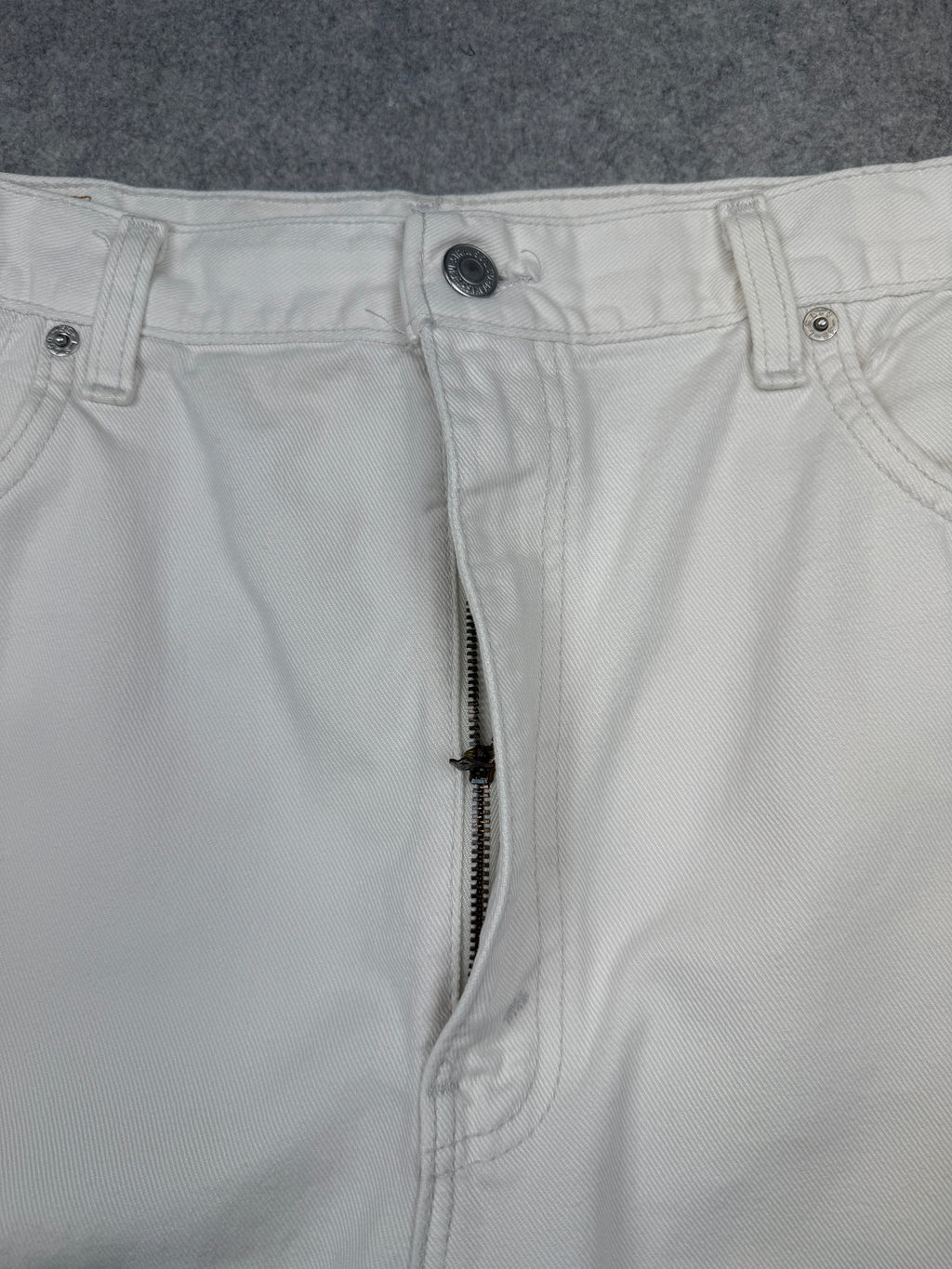 Vintage Levi's 505 Regular Fit Shorts White