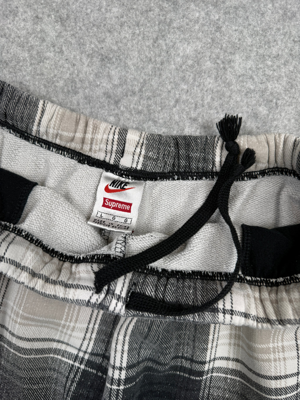 Supreme x Nike Plaid Sweatshort Black FW18 (USED)