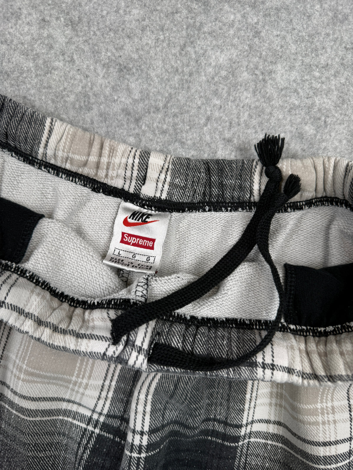 Supreme x Nike Plaid Sweatshort Black FW18 (USED)