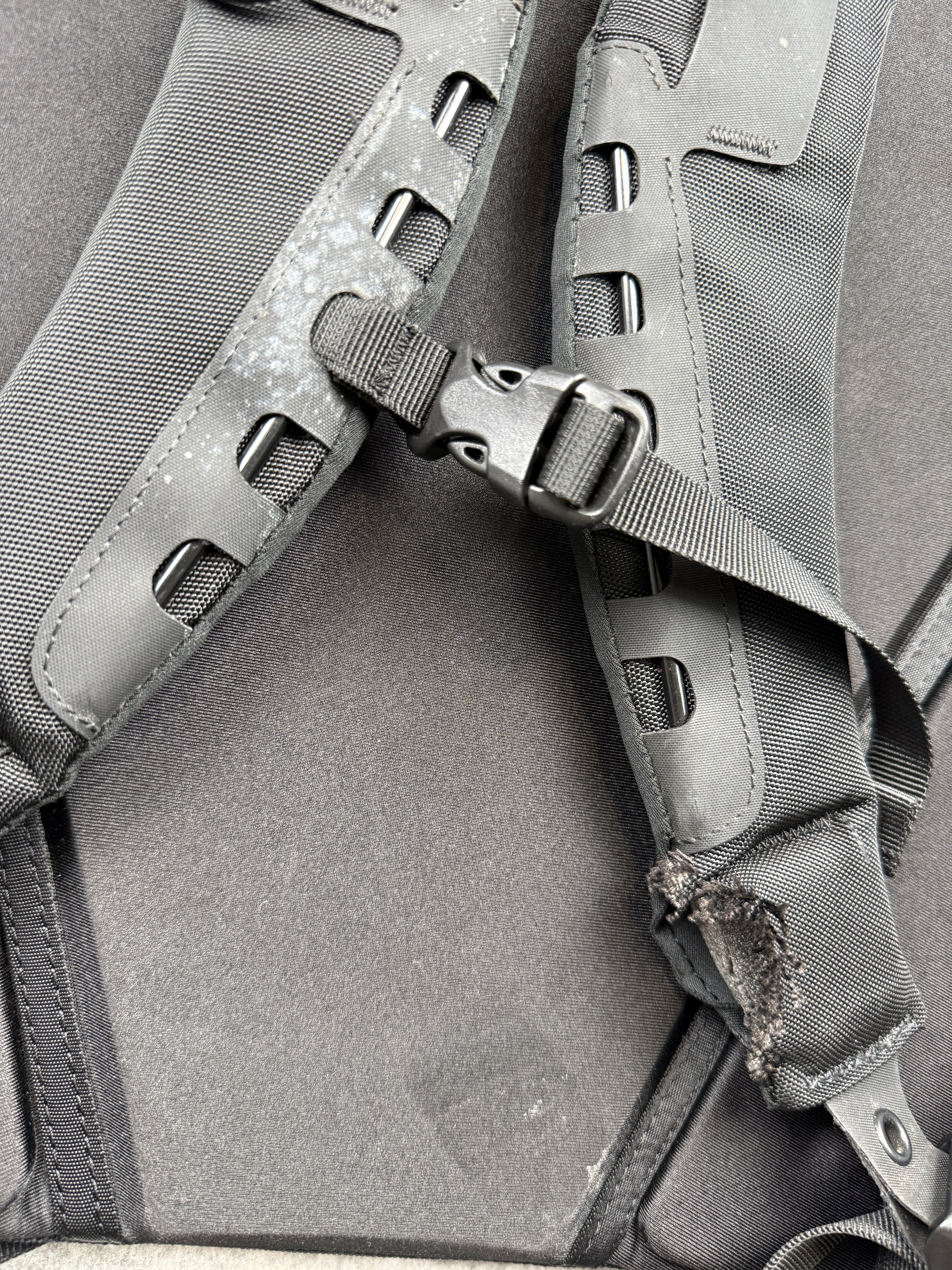 Arc'teryx Arro 22 Backpack Black/Magenta