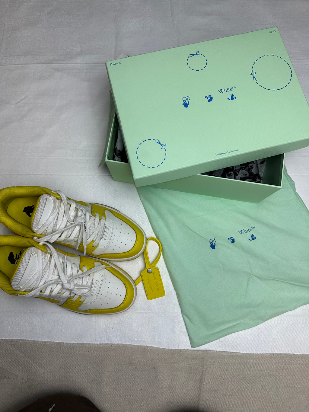 Off-White Out Of Office Yellow (USED)