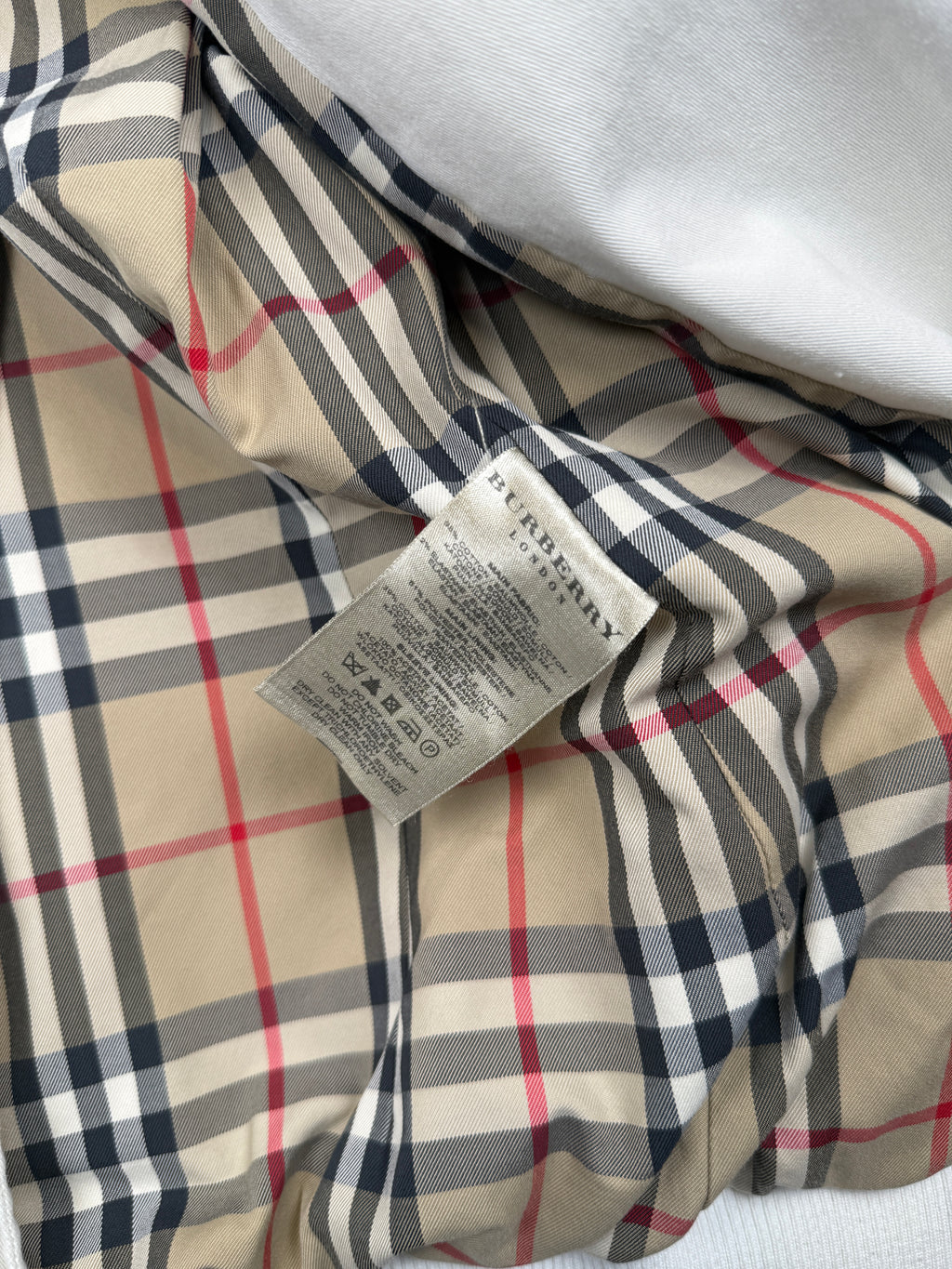Women’s Burberry Light Jacket White (USED)