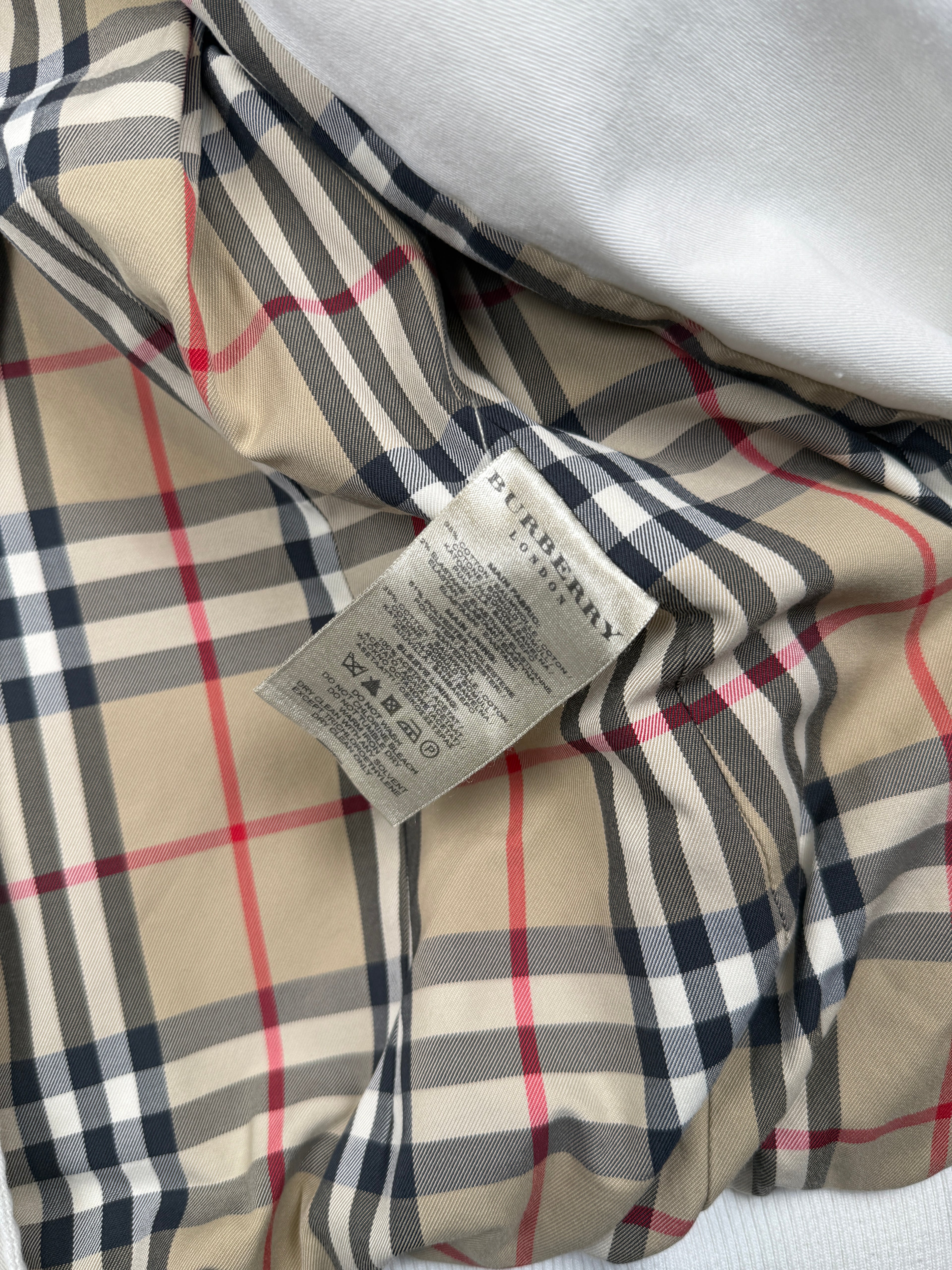 Women’s Burberry Light Jacket White (USED)