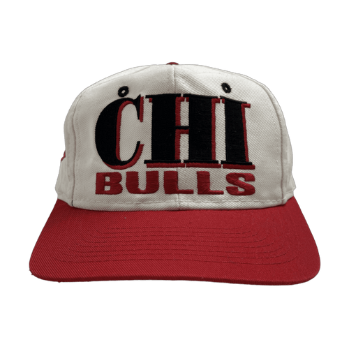 Vintage Logo 7 Chicago Bulls Snapback Hat White/Red | Vintage Clothing Store Canada