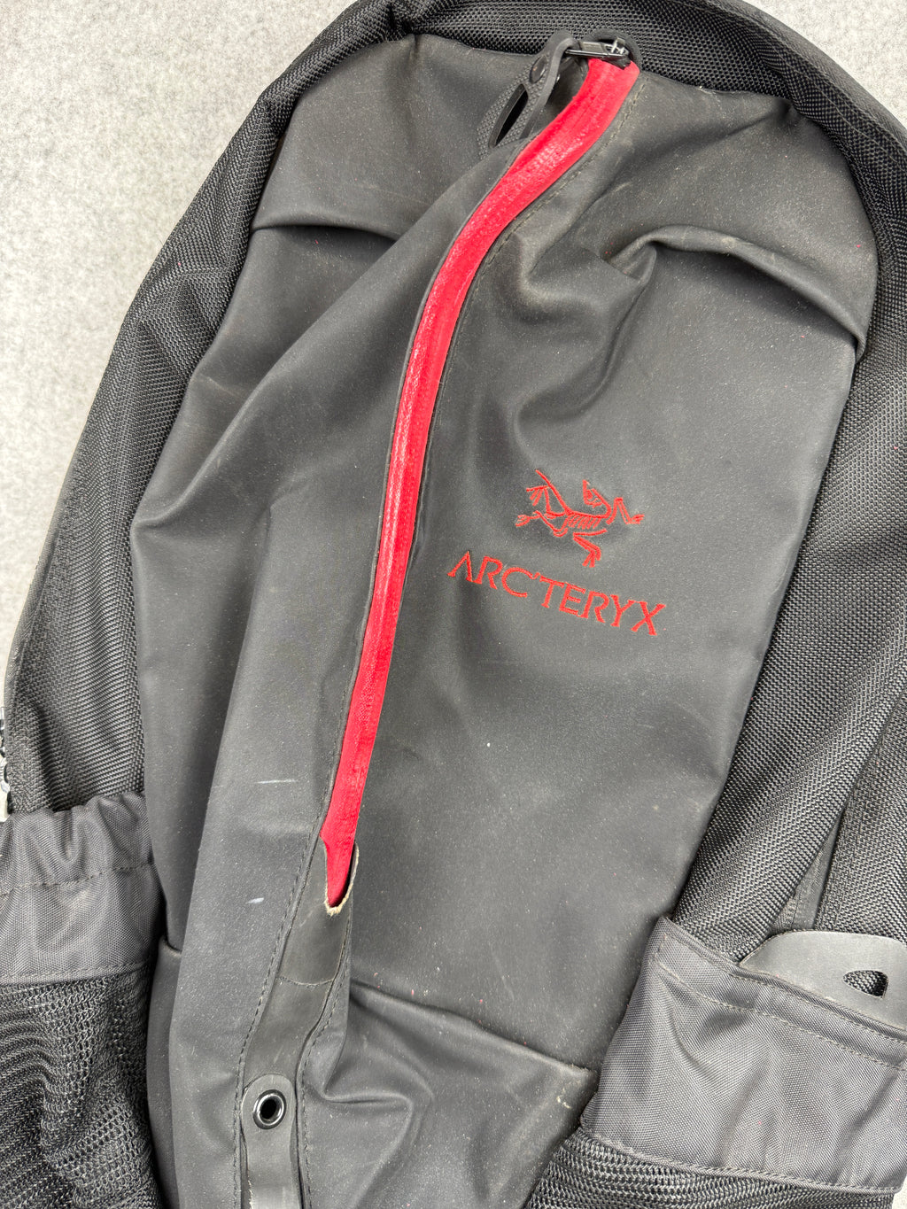 Arc'teryx Arro 22 Backpack Black/Red