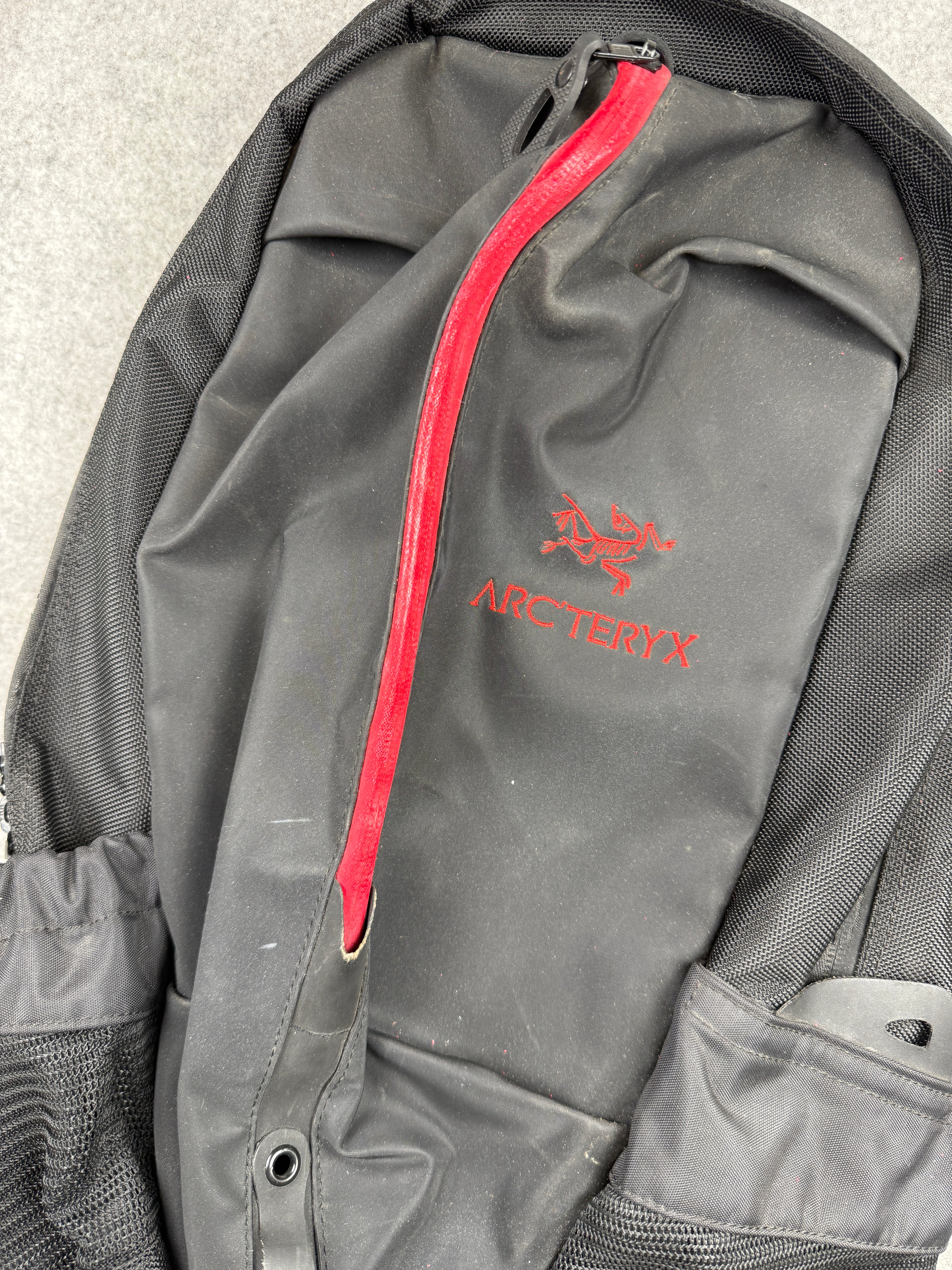 Arc'teryx Arro 22 Backpack Black/Red