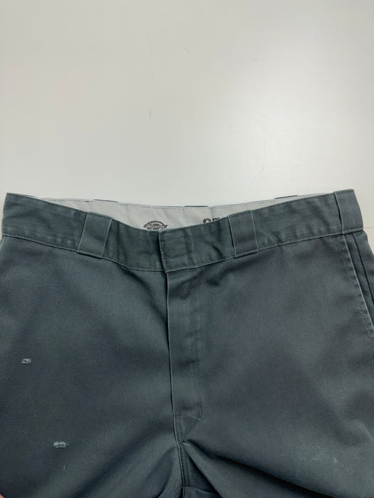 (32) Dickies 874 Original Fit Chino Pants Dark Green | Vitnage Clothing Store Canada