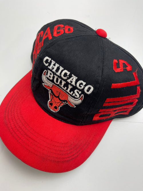 Vintage Chicago Bulls Snapback Hat Black/Red | Vintage Clothing Store Canada