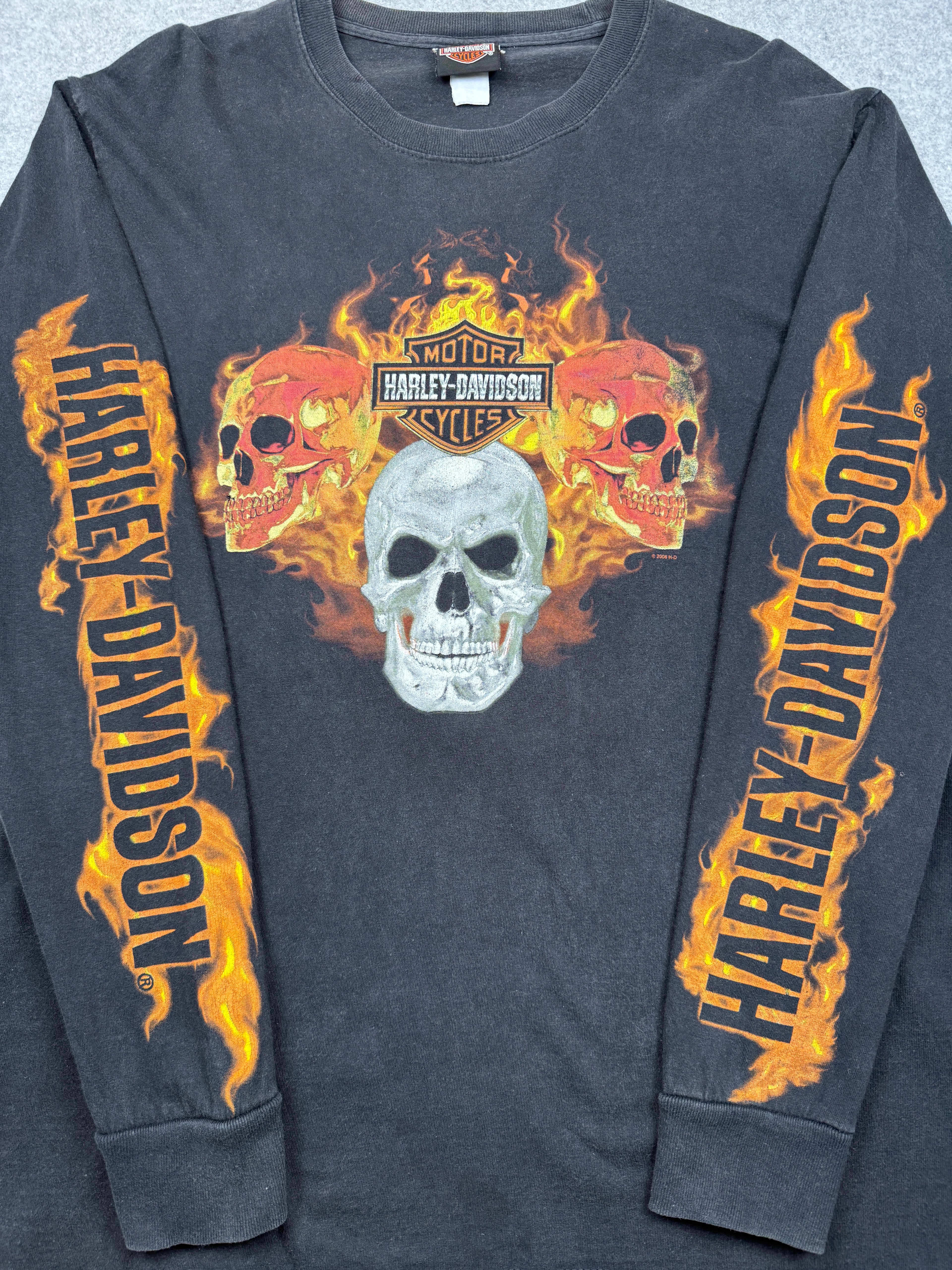 Vintage Harley Davidson Flame Sleeve Skulls L/S Tee Black