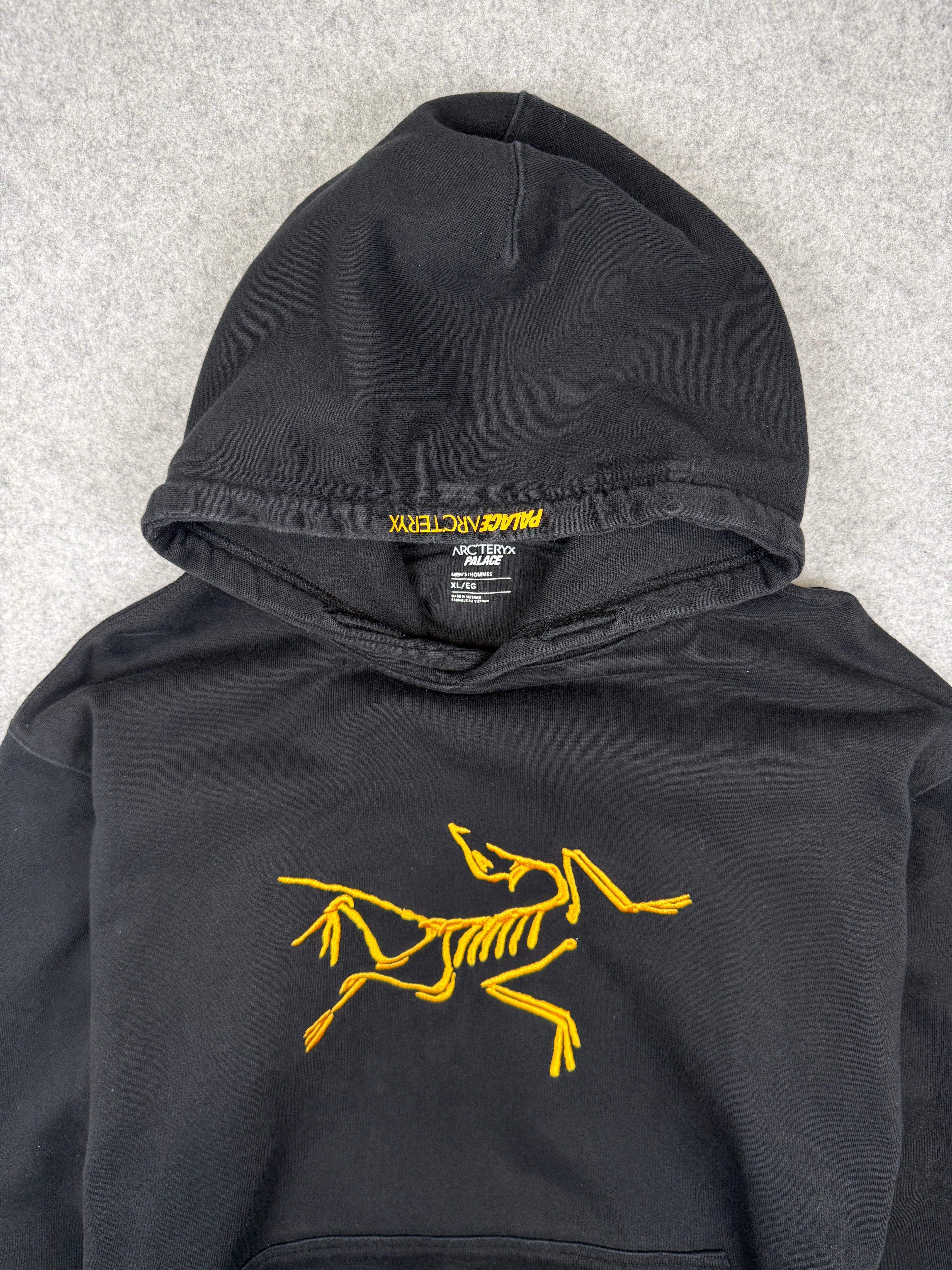 Arc’teryx x Palace Embroidered Logo Hoodie Black/Gold (USED)