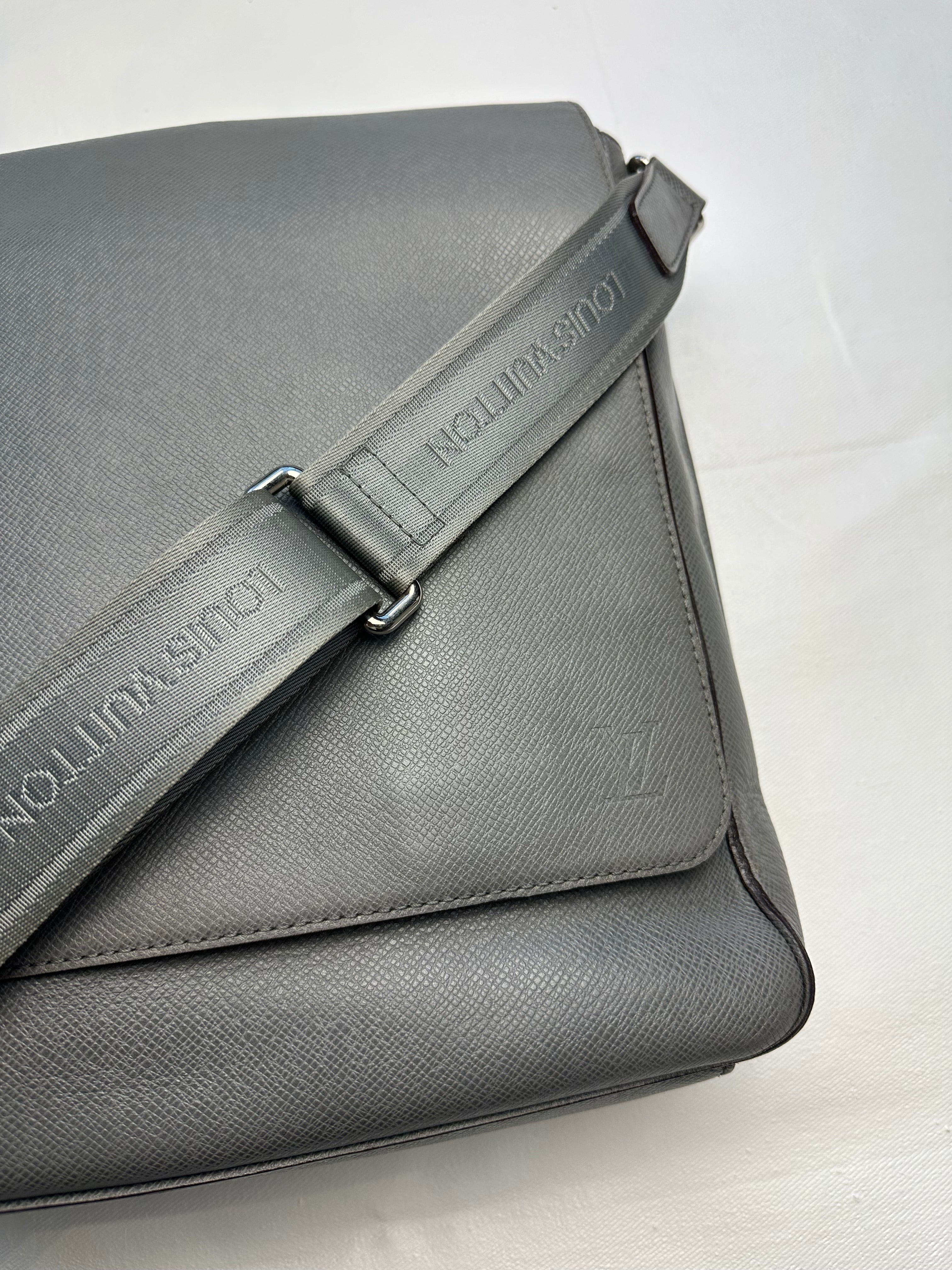 Louis Vuitton MM Messenger Bag Glacier