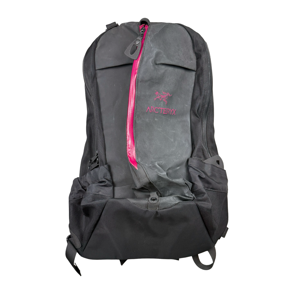 Arc'teryx Arro 22 Backpack Black/Magenta