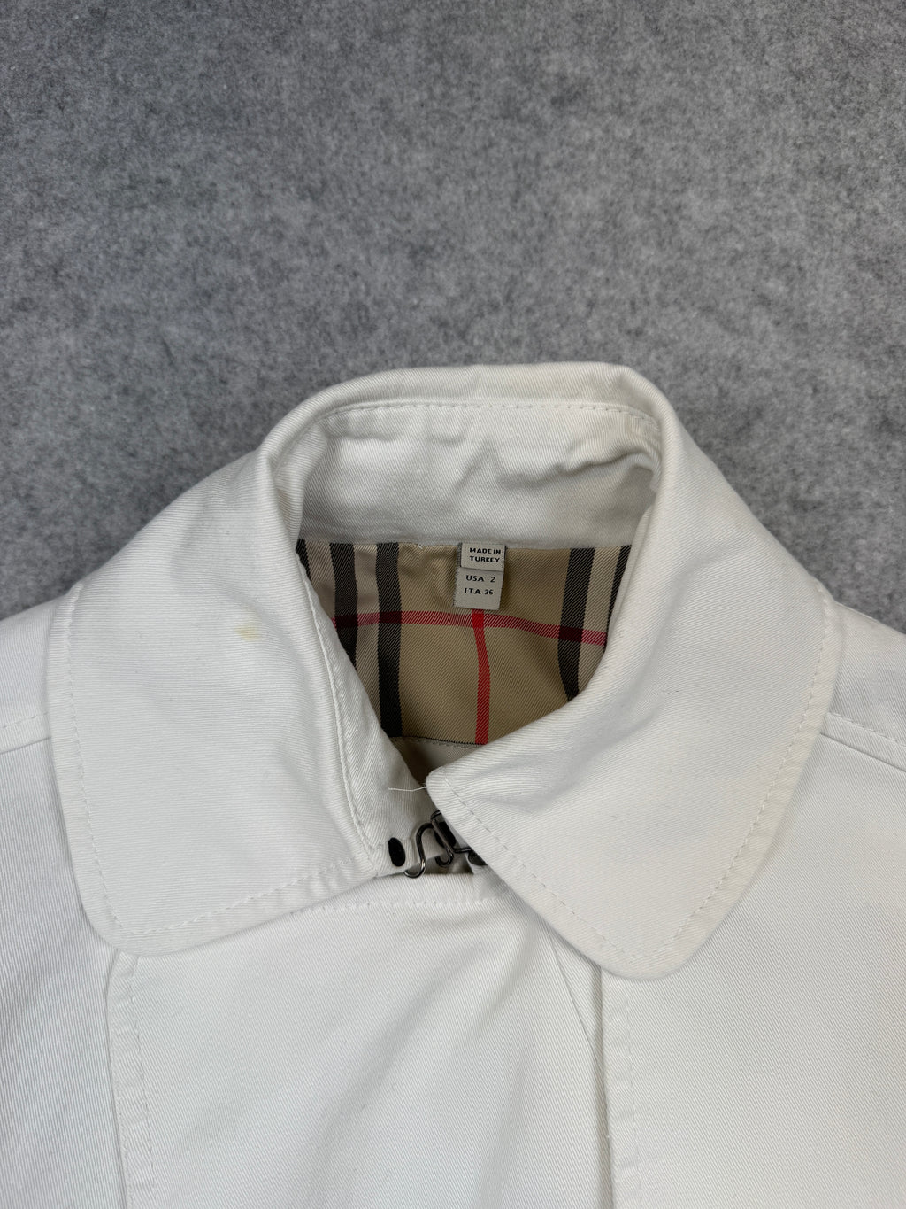 Women’s Burberry Light Jacket White (USED)