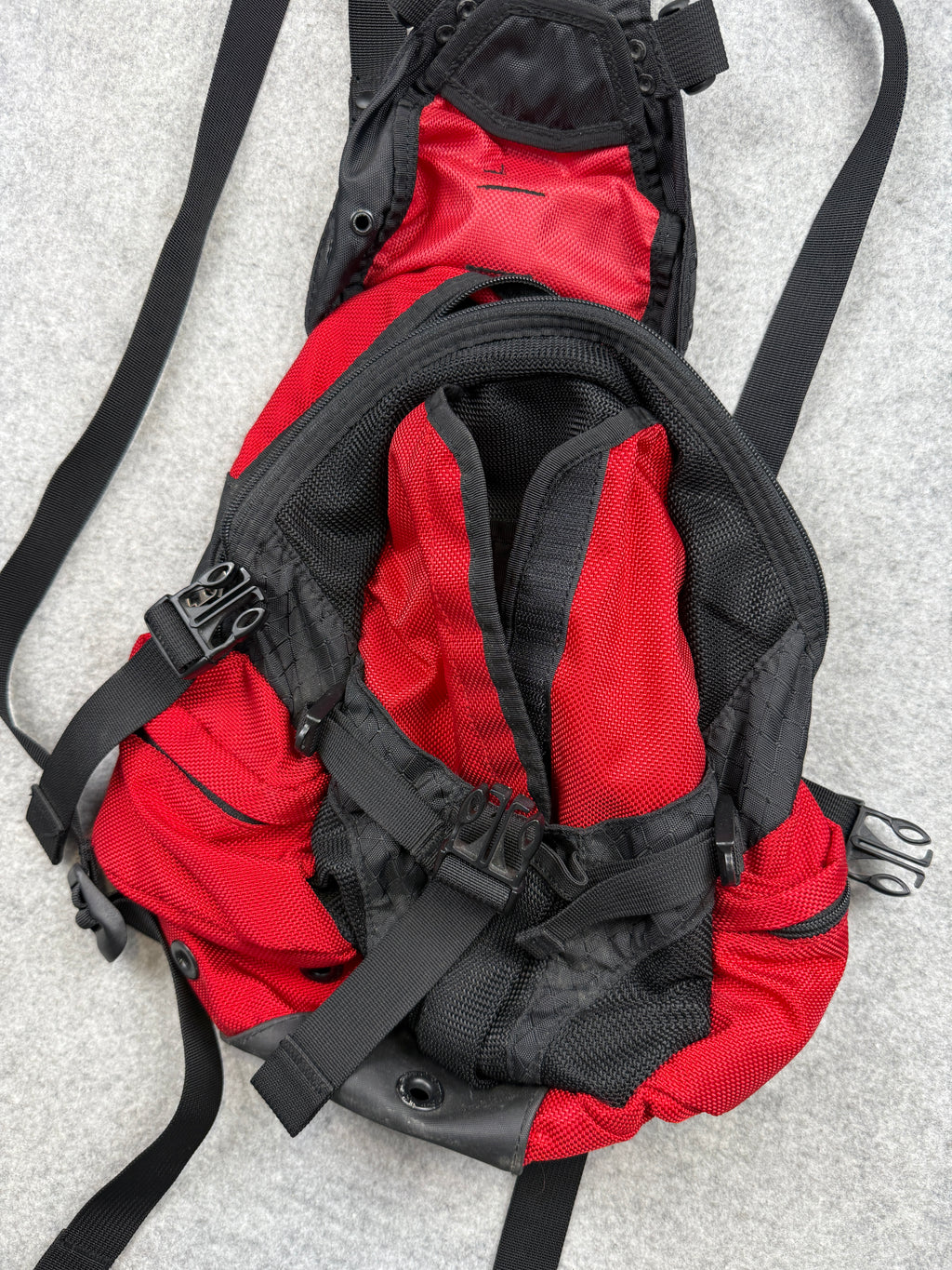 Vintage Oakley Icon Mini Backpack Black/Red