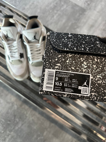 Air Jordan 4 Retro Military Black (USED)