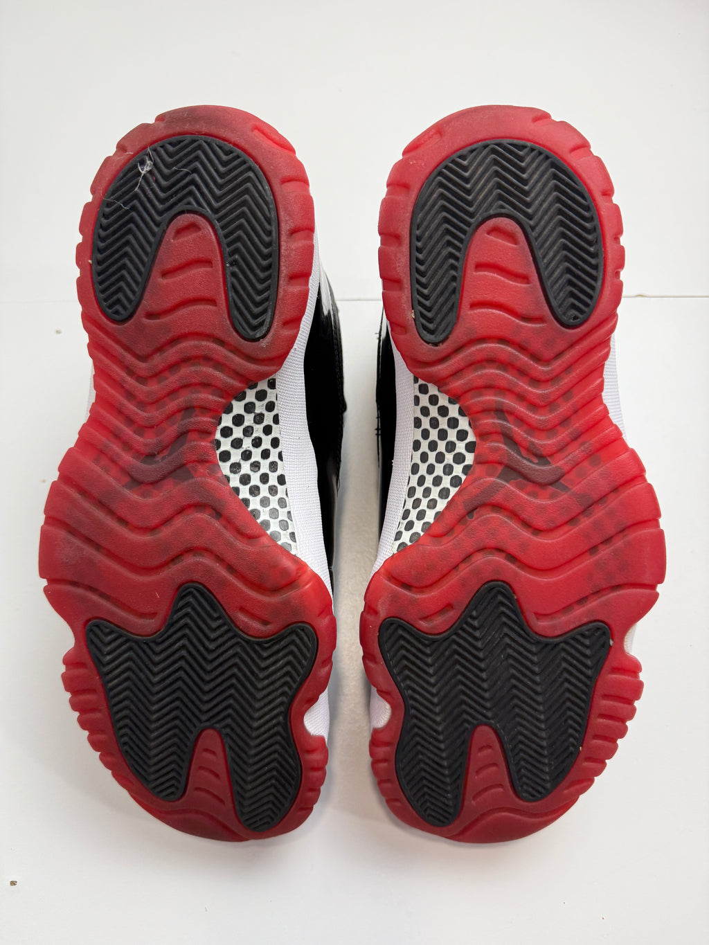 Air Jordan 11 Retro Playoffs Bred 2019 (USED NO BOX)