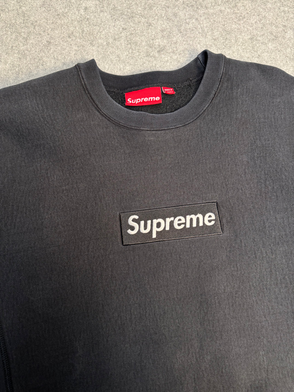 2000’s Supreme Box Logo Sweatshirt Black (USED)