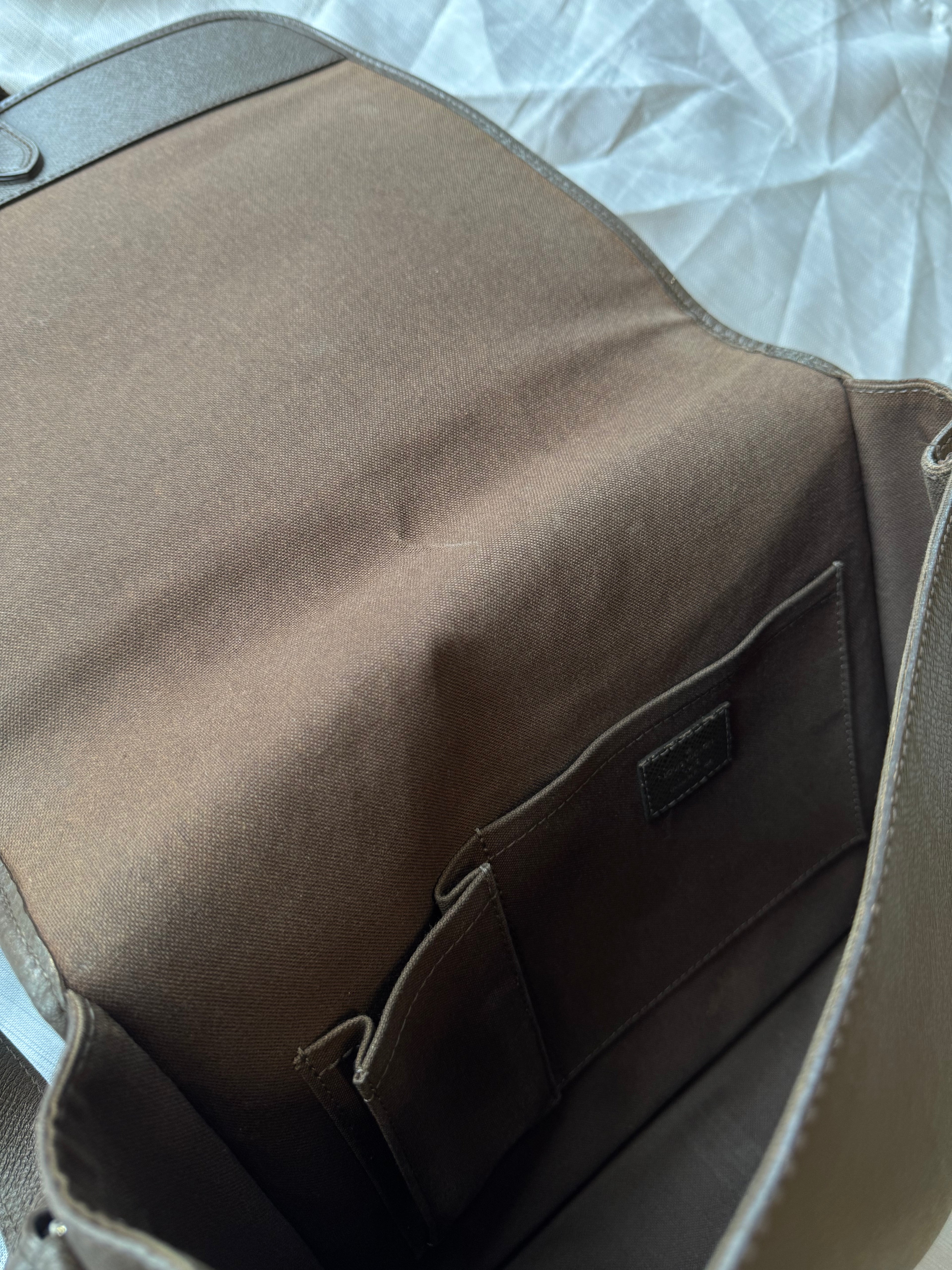 Louis Vuitton Taiga Andrei Grizzly Messenger Bag