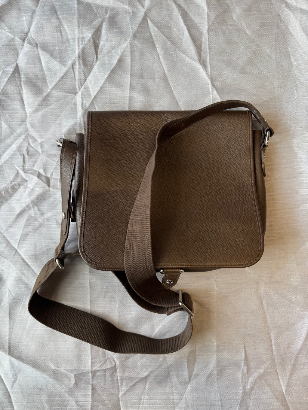 Louis Vuitton Taiga Andrei Grizzly Messenger Bag