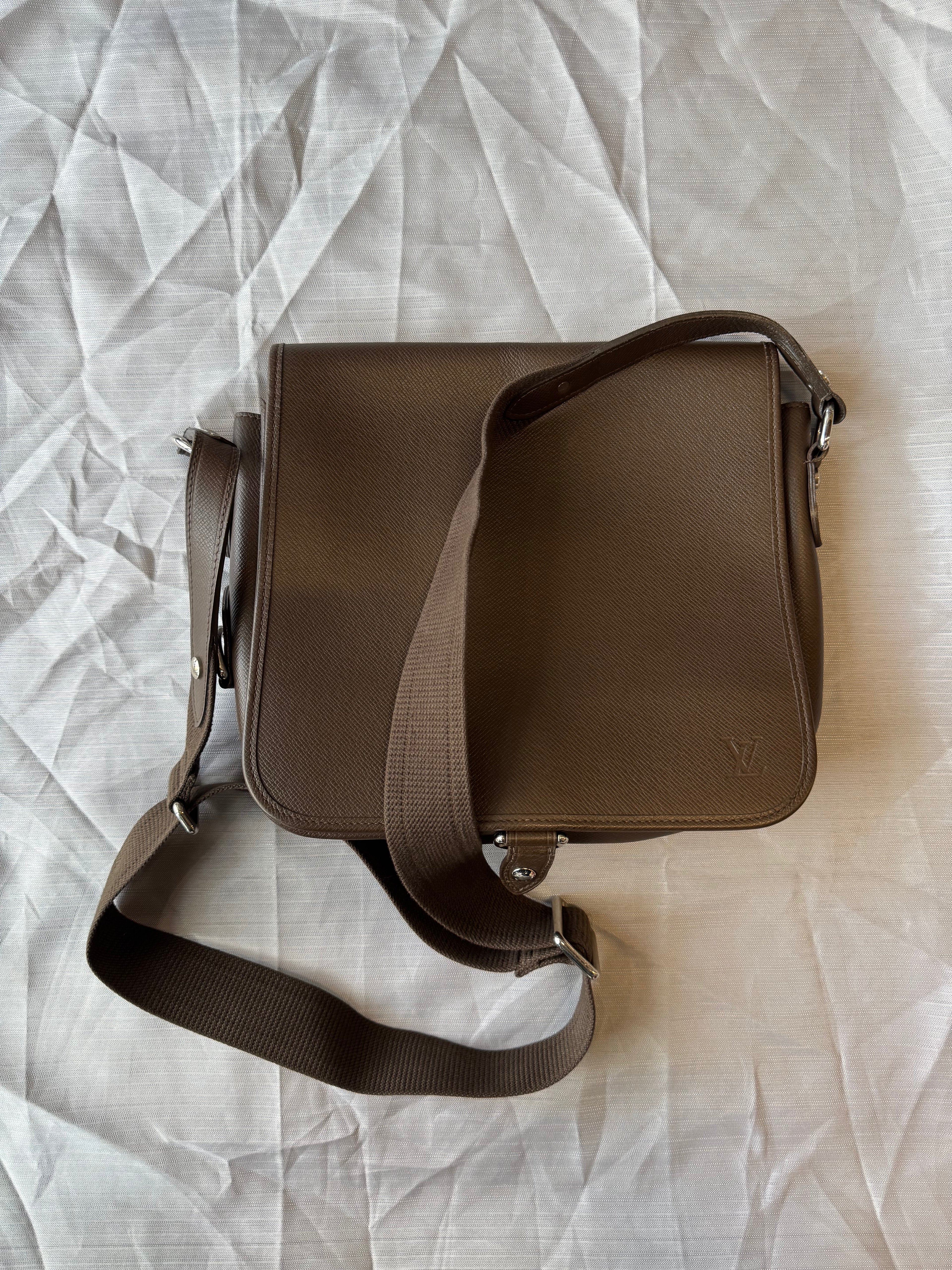 Louis Vuitton Taiga Andrei Grizzly Messenger Bag