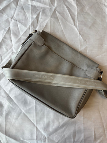 Louis Vuitton MM Messenger Bag Glacier