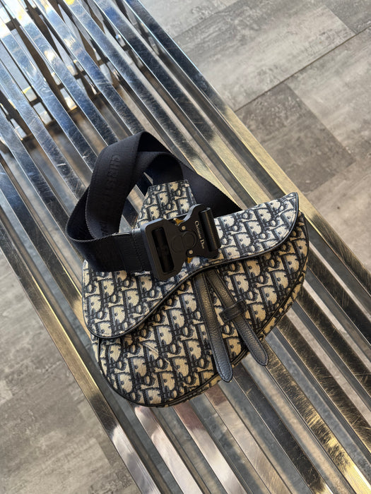 Dior Oblique Saddle bag | Vitnage Clothing Store Canada