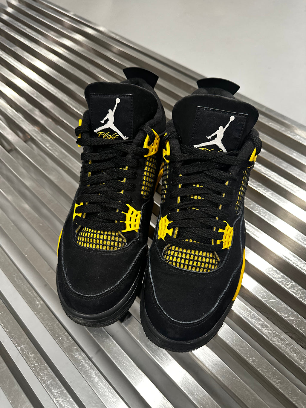 Air Jordan 4 Retro Thunder 2023 (USED NO BOX)